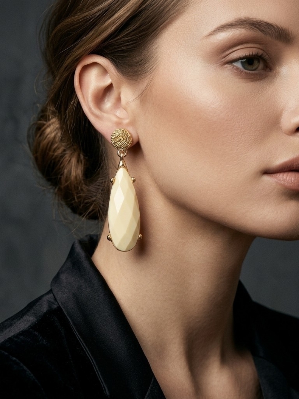 Source Unknown Gold and Cream Faceted Teardrop Earrings